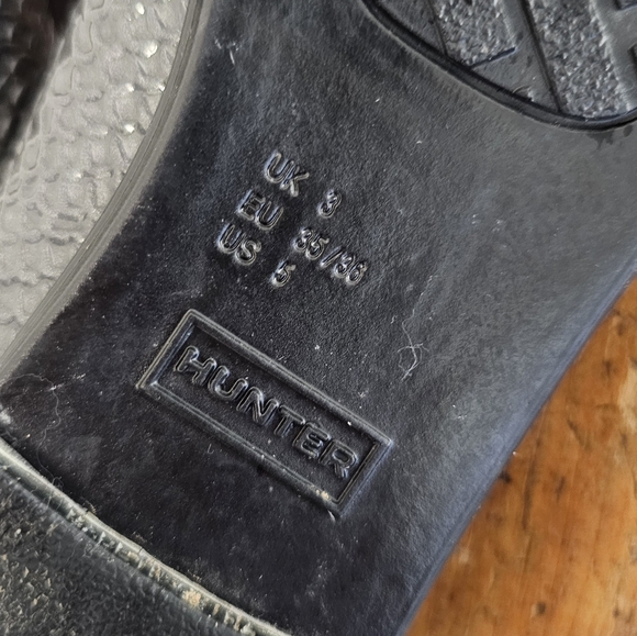 Hunter silver and grey rubber ballet flats, size 5. - Picture 8 of 9